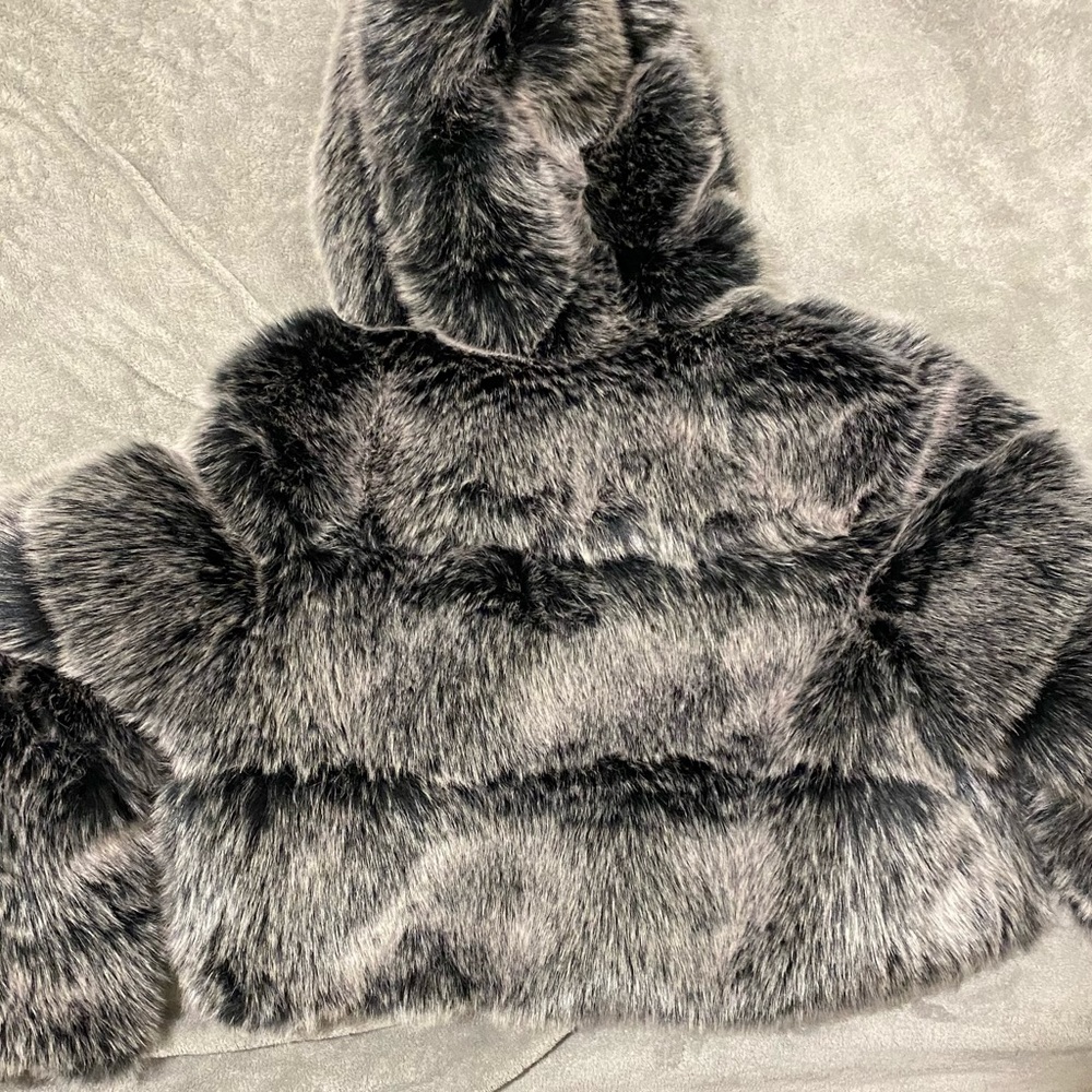 QIYE brand cropped fur jacket, Grey, white, and black color.
